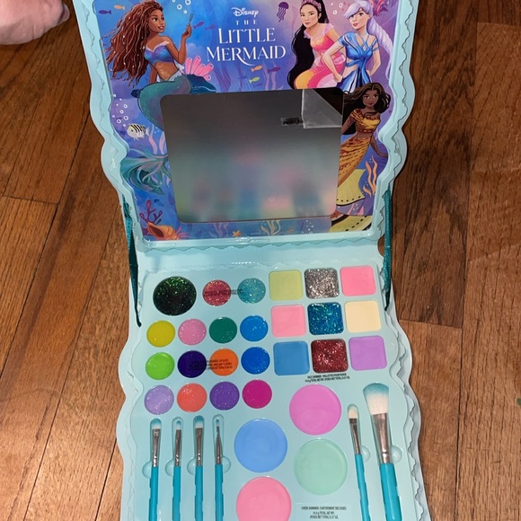 •DISNEY•BNWT "THE LITTLE MERMAID" LITTLE GIRL MAKE UP, COSMETICS, & BRUSH SET - Picture 2 of 7
